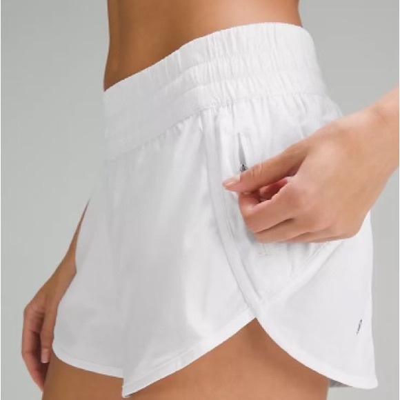 lululemon athletica Pants - NWT 🍋 Tracker Low-Rise Short 4 “ White Sz 4